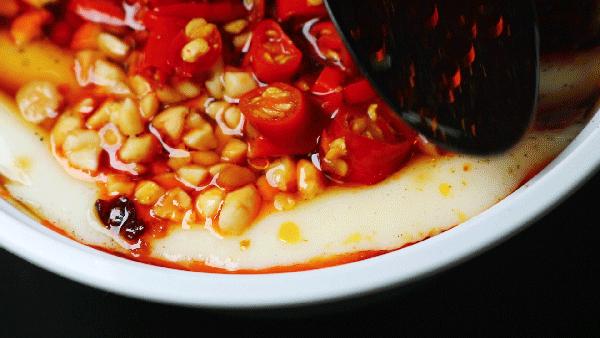 又小又偏！这碗藏在小巷深处的“魔鬼”豆花，我都舍不得曝光