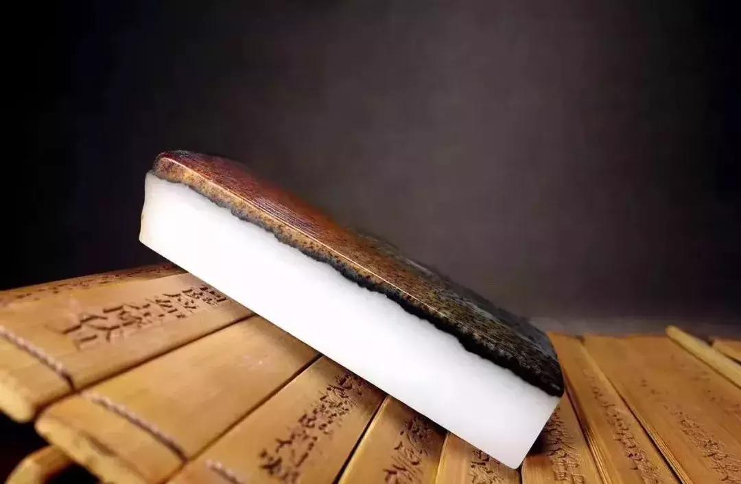 一招鉴别俄料和籽料,最简单鉴别俄糖料