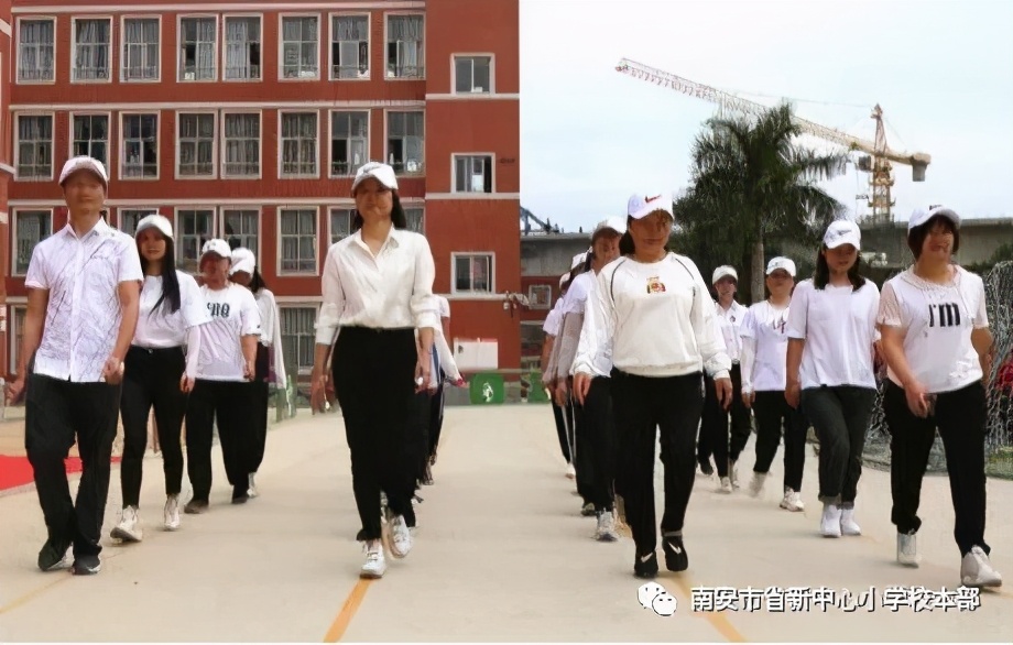 中心小学第11届运动会开幕舞台,中心小学运动会2023秋季开幕式