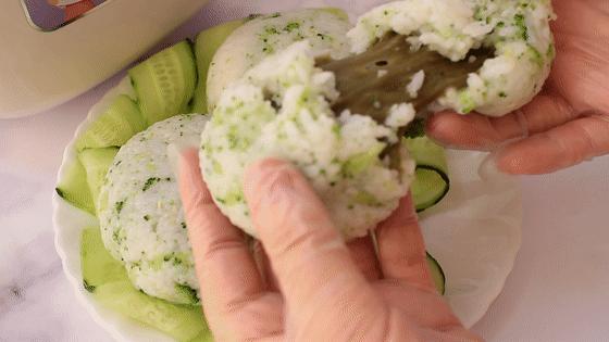 米饭换个吃法既做早餐又当零食,米饭芝士饭团