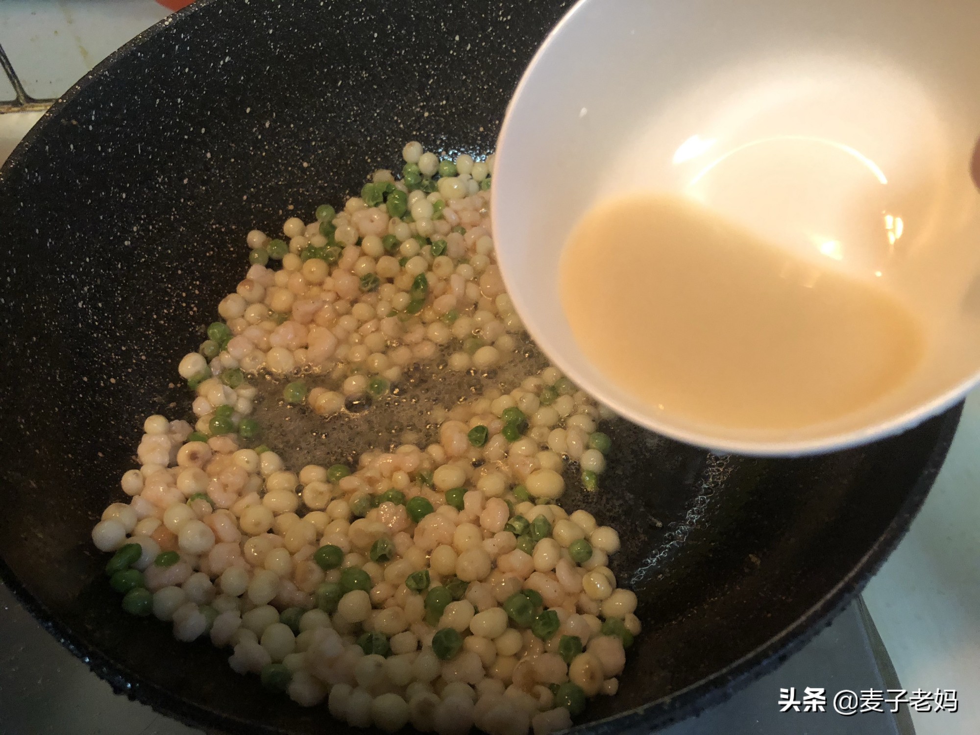 鸡头米炒虾仁酒店做法,鸡头米百合炒虾仁酒店做法