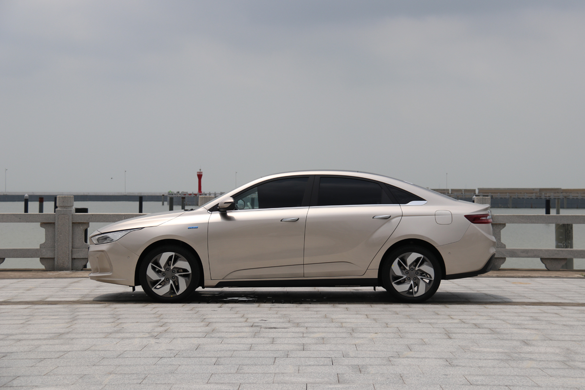 几何a对比特斯拉,几何a和特斯拉哪个值得买