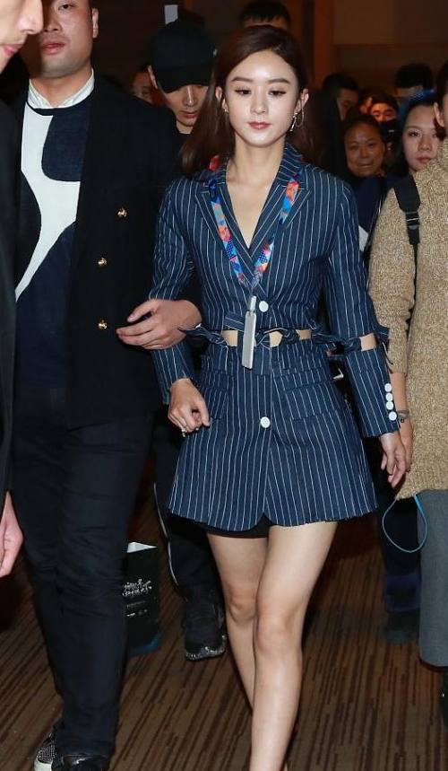 辛芷蕾中分休闲装参加活动,辛芷蕾大秀