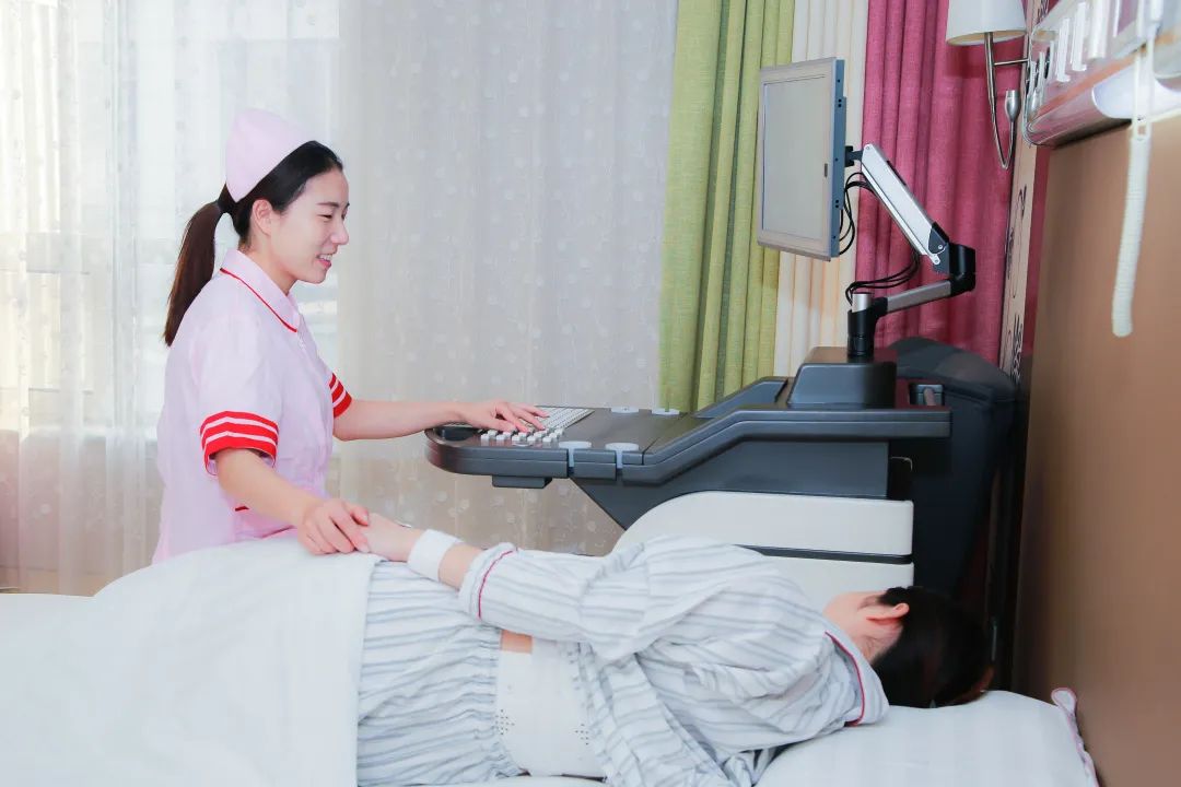 学习正常分娩指南,优化孕妇在产程和分娩中的体验,维护产妇尊严