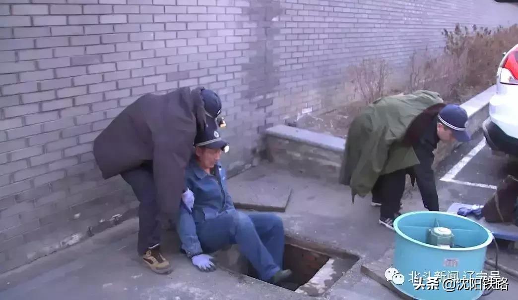 沈阳北站空调维修工的“冰火两重天”