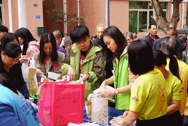 冬日里的温暖传递,冬日的温暖和幸福在彼此间传递