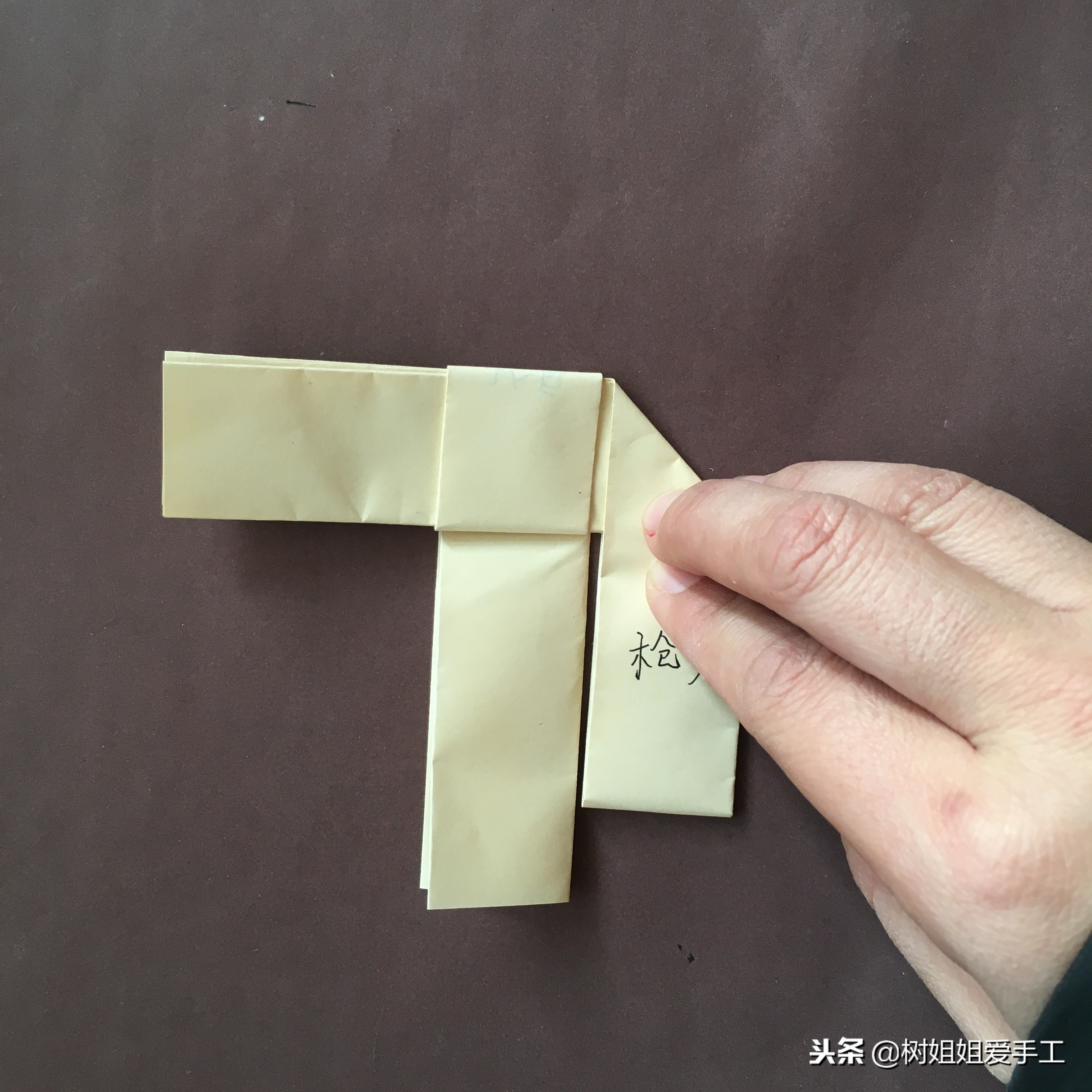 亲子折纸童年,儿童手工折纸枪教程