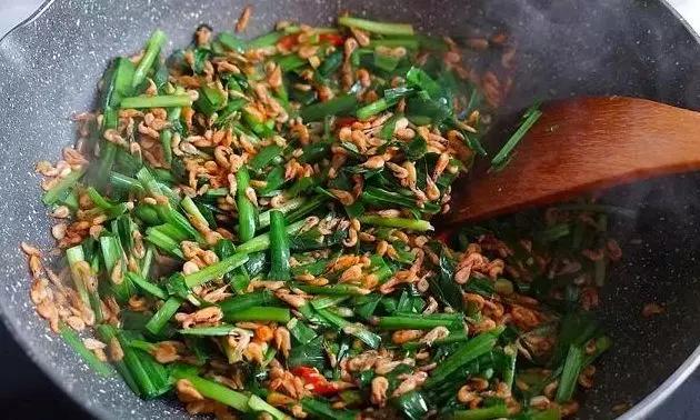 怎样用韭菜炒小虾,韭菜炒干小鱼小虾怎么炒