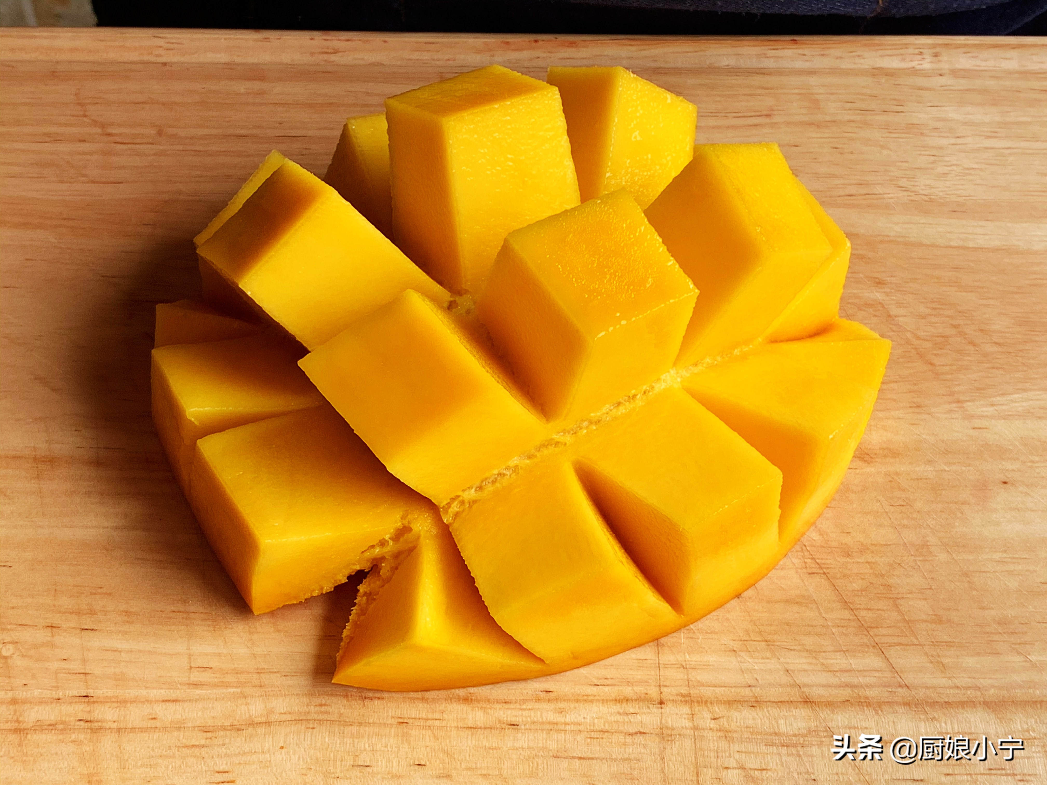 芒果怎样剥不脏手又方便,芒果怎么剥最容易吃