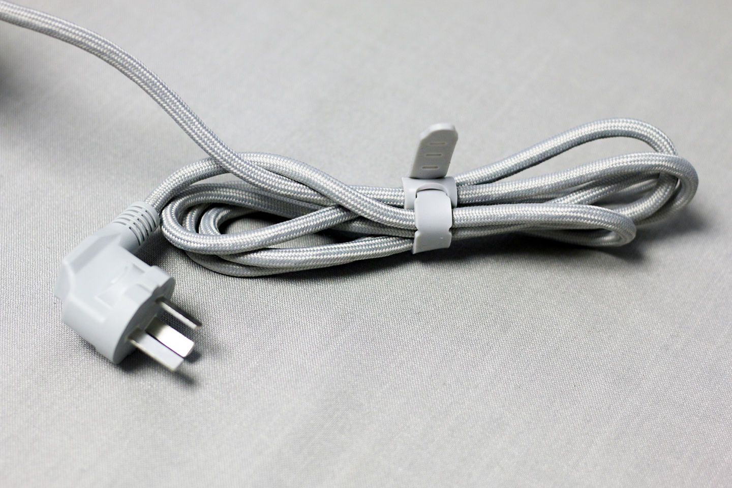 抚平褶皱精致生活——舒乐氏手持挂烫机体验