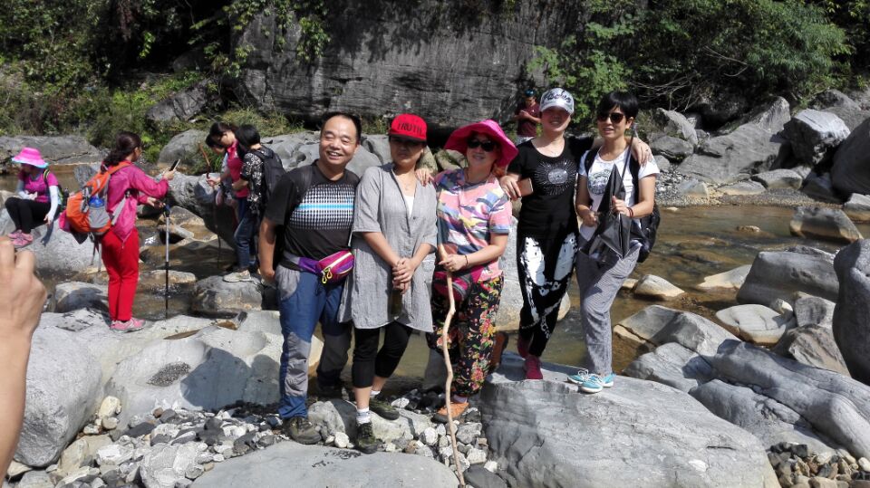 西漂湾瀑布群,建始西漂湾瀑布群