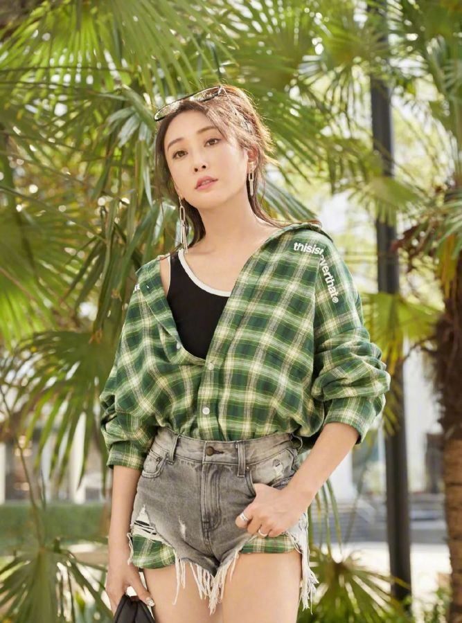 刘雯最近出席的时装周,刘雯时装秀近图