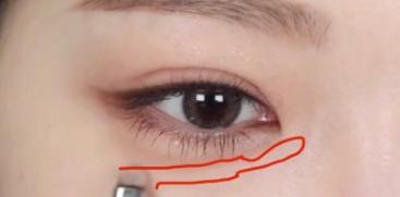 新手化妆卧蚕笔怎么画,一点卧蚕都没有到底该怎么画卧蚕