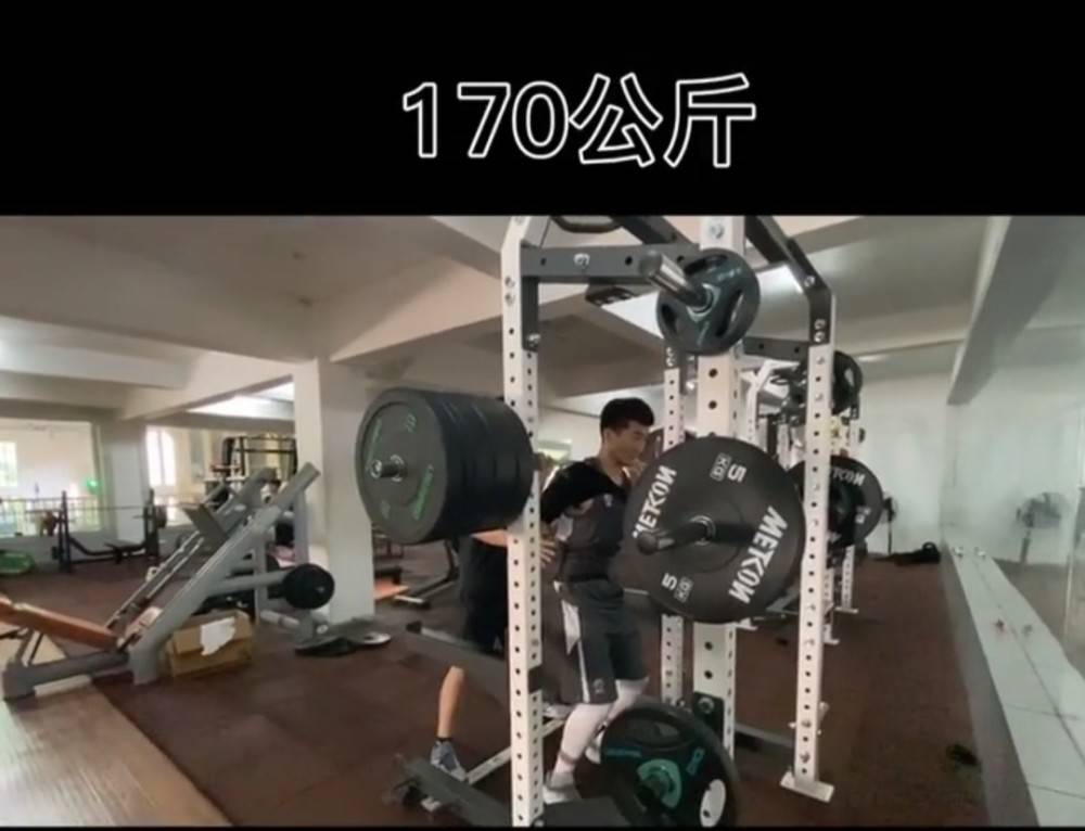 孙铭徽赵继伟郭艾伦搞笑视频,孙铭徽郭艾伦打台球