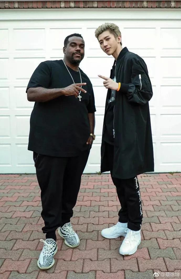 蔡徐坤同款潮鞋合集,蔡徐坤lisa虞书欣一起参加的综艺