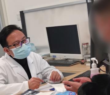 点赞！微创技术疗效堪奇，“陈年手汗”一朝祛除