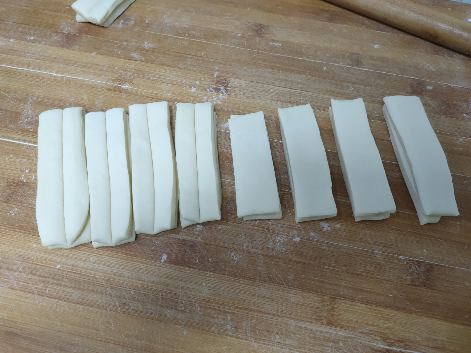 炸油条蓬松酥脆用什么配方,炸油条用什么方法才能蓬松酥脆