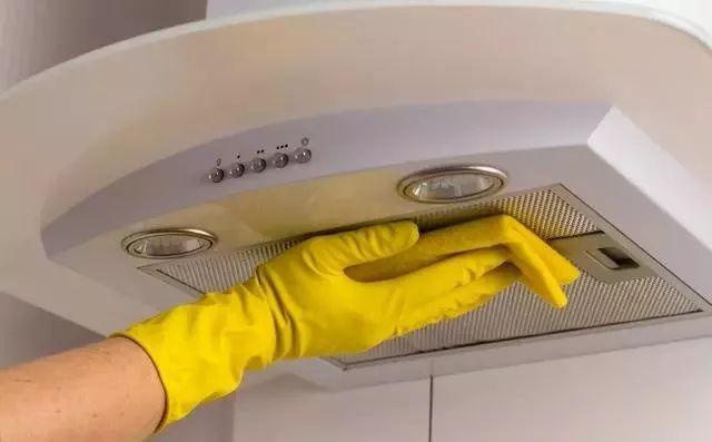 油烟机做饭很呛味怎么办,做饭时吸油烟机把火都吸走了