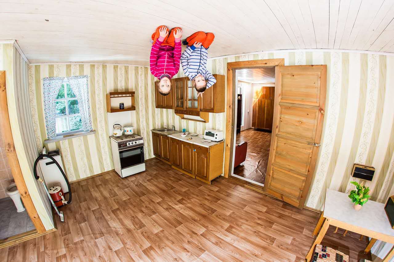 倒立空间体验馆潮玩体验,爱丽小屋法式玫瑰