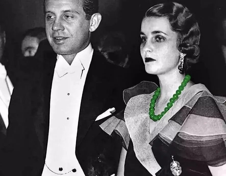 特朗普为三任美女老婆买大钻戒，可比竞选总统“认真”多了