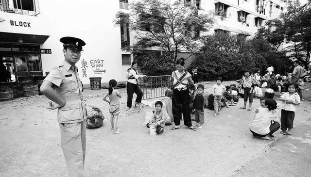 “难民天堂”：1975年到2000年，25万越南难民涌入香港