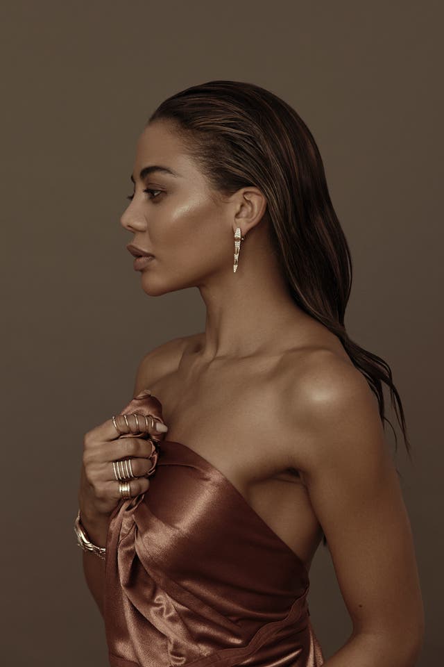 非洲巨富私生女嫁英国帅侯爵,却被婆婆嫌糟蹋400年血脉?