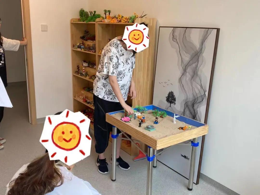 一沙一世界,团体沙盘治疗——日间康复营纪实