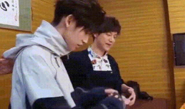 快乐家族今年还会主持跨年晚会吗,快乐家族跨年演唱会后台花絮