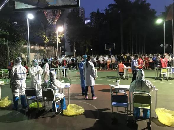 疫情防控党旗在基层高高飘扬,党旗在防疫阻击战中高高飘扬