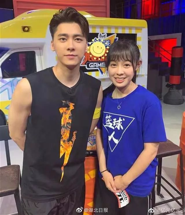 荆州女孩火了!篮球女孩王义园和李易峰打篮球,粉丝百万