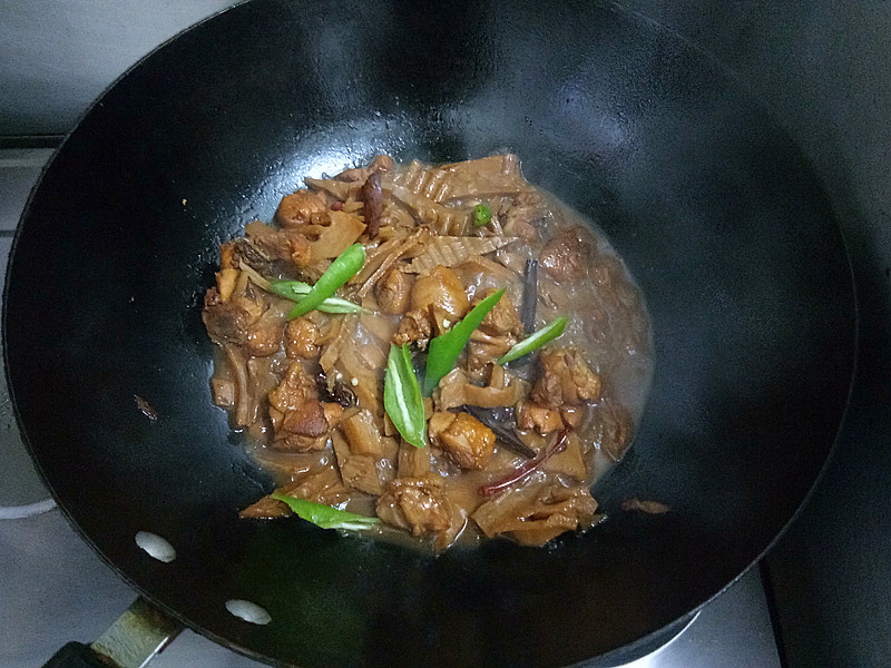 笋干焖腊鸡腿,笋干焖鸡图片