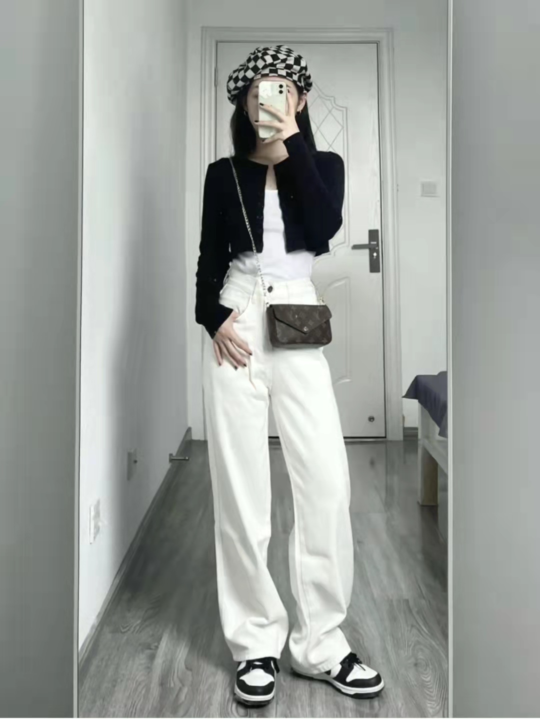 白色阔腿裤配什么颜色上衣好看,深蓝阔腿裤配白色中袖上衣好吗