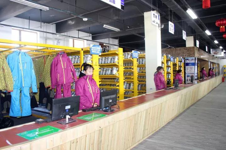 怪坡滑雪场最新视频,怪坡滑雪场今天人多不