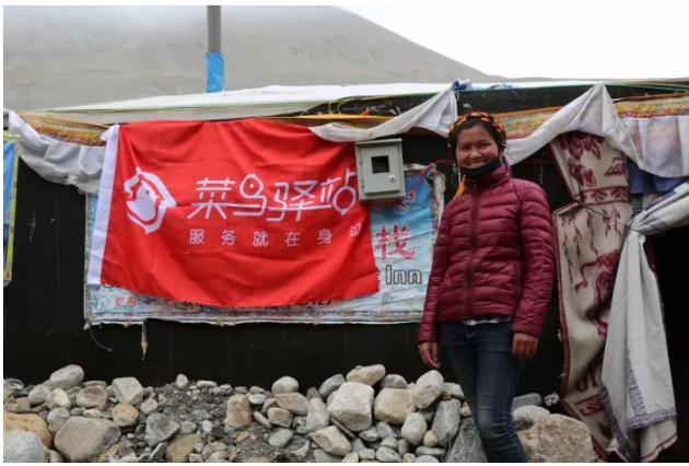 世界上海拔最高的快递站邮政,珠峰工作人员