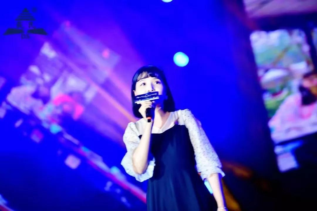 规范自律天道酬勤，奉献担当人心有秤，戴氏教育名航部拜年会