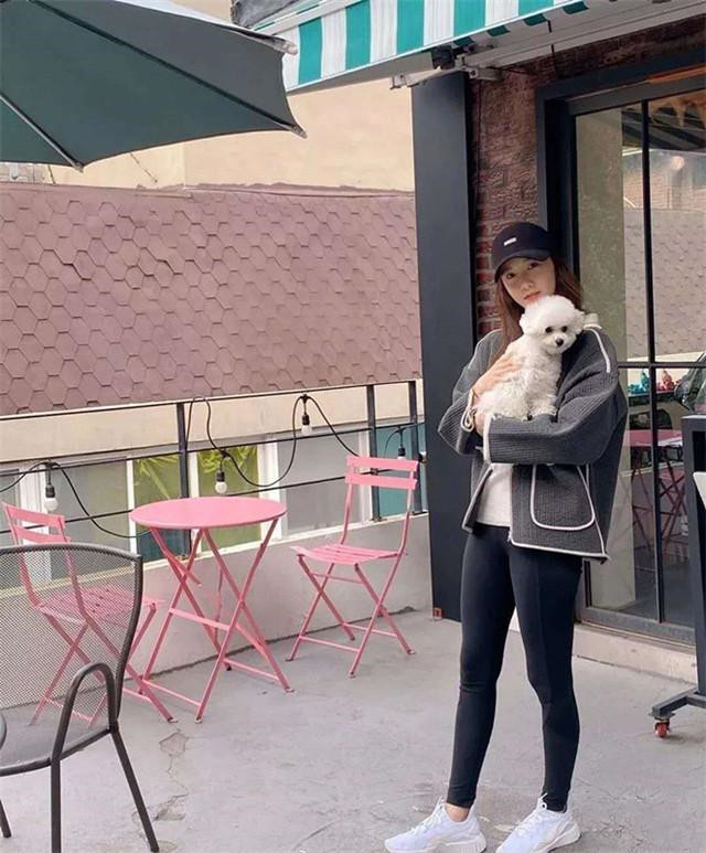 鲨鱼裤这样穿真的显瘦又洋气,秋冬鲨鱼阔腿裤