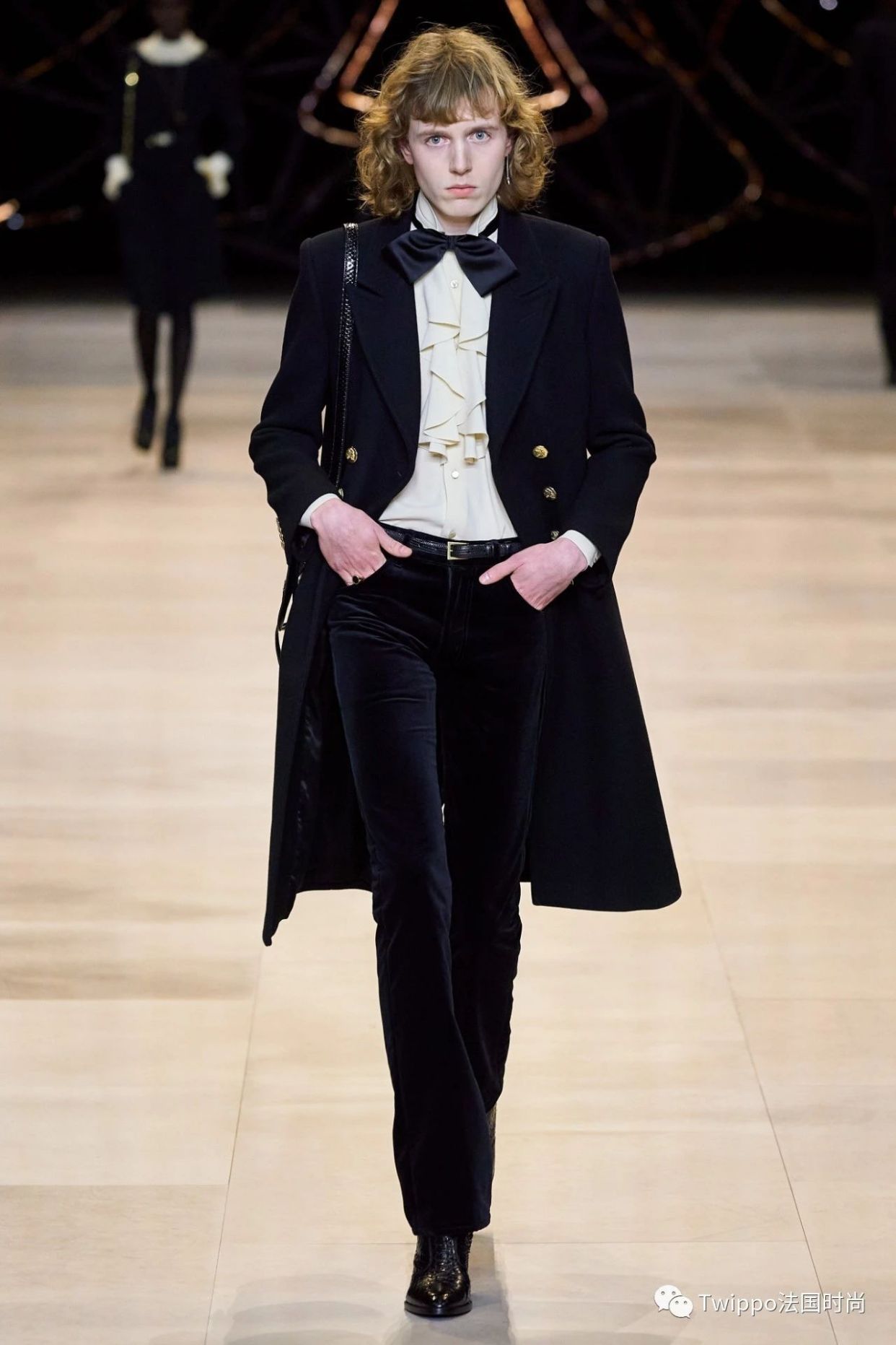 2020秋冬巴黎时装周givenchy秀场 (jacquemus 2020巴黎时装周秀场)