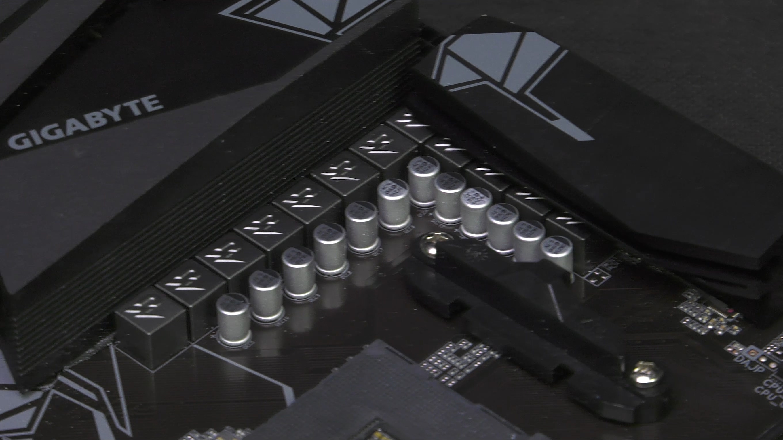 用3950X主板会120度？十款主流X570主板消费报告