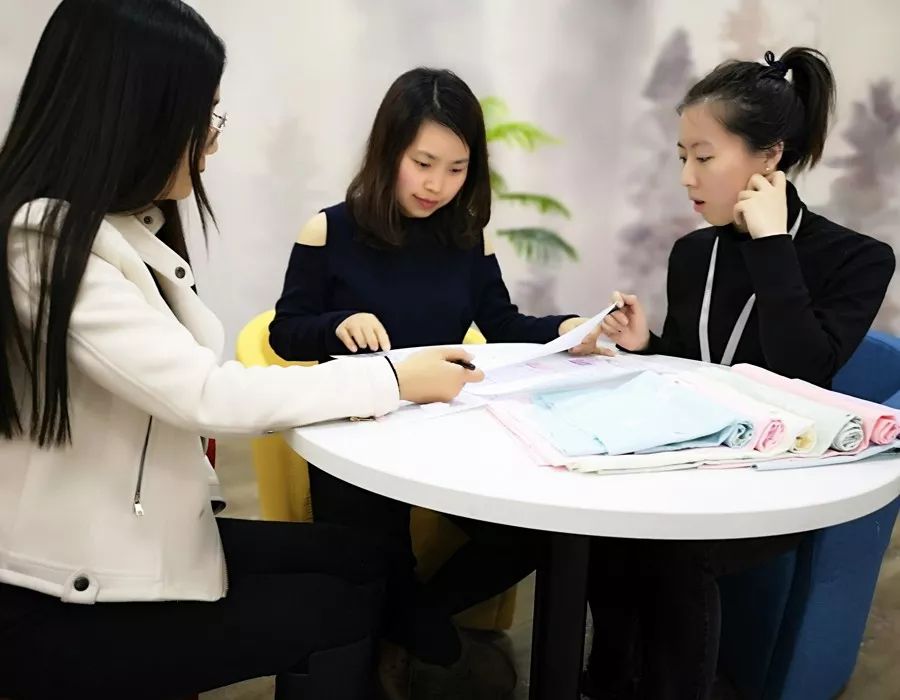 拿下孕妇枕5连冠背后,这个3胎孕妈用了20年圆梦|新匠人学院