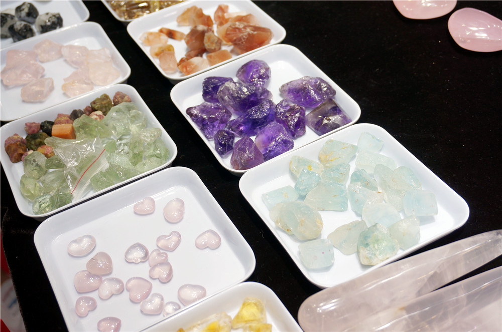 从护肤品到香氛，还有珠宝及水晶石，高颜值的芳香美物了解一下！