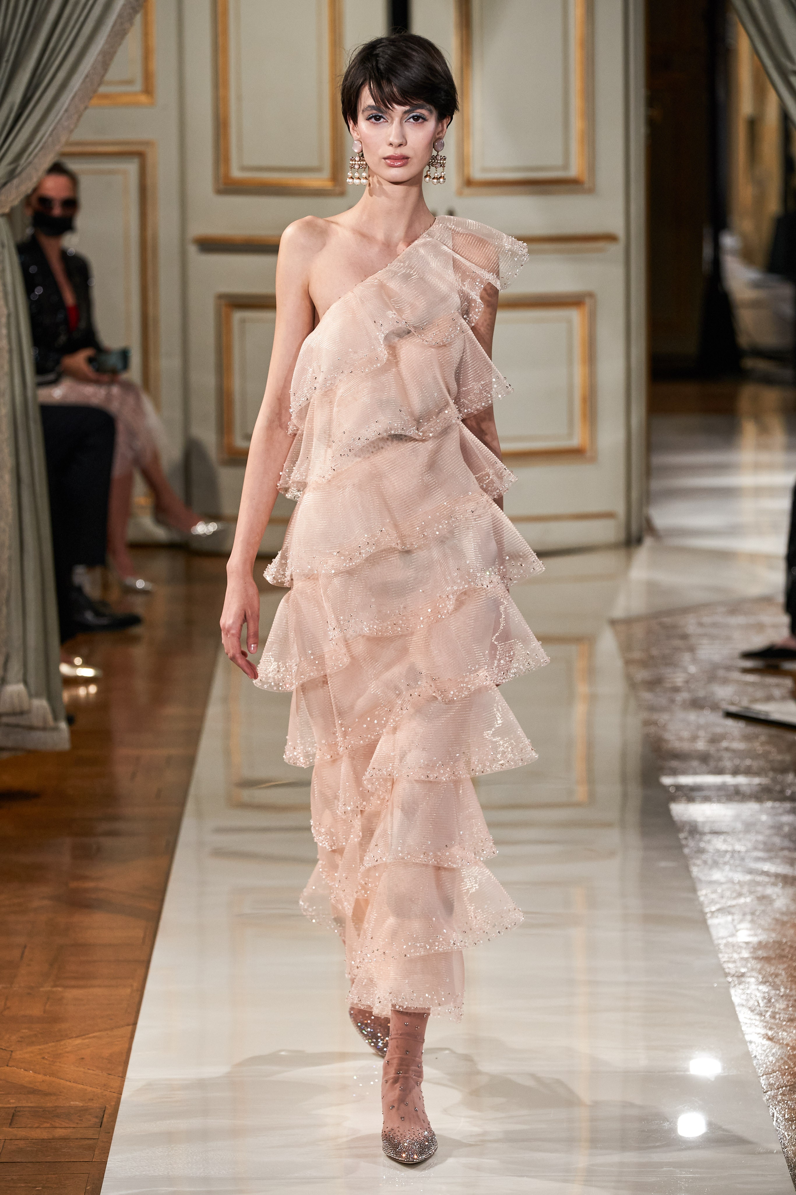 阿玛尼armani高定设计师,阿玛尼2018高定春夏女装