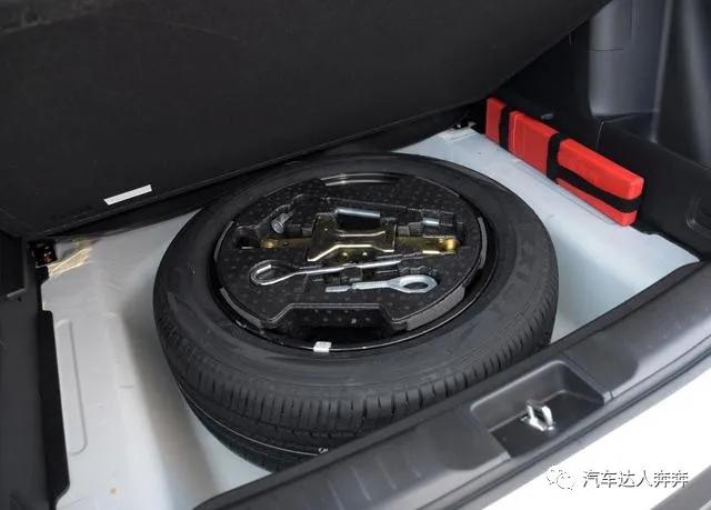 铃木玛驰2018款,日产玛驰和本田飞度哪个好