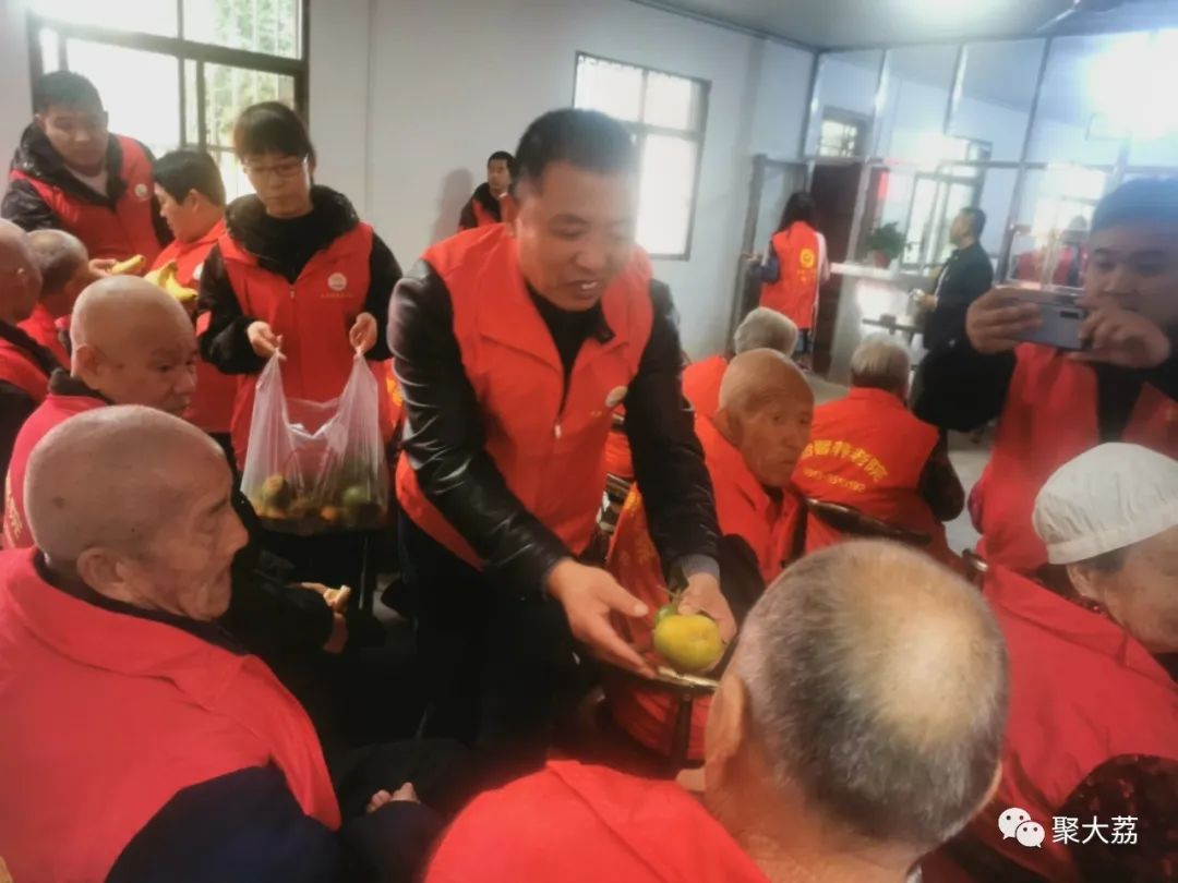 陪老人度过美好重阳节，大荔金龙、鸿运驾校、秦东考务中心在行动