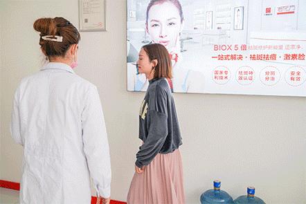 我花99块钱就泡到了我们公司的“彭于晏”!