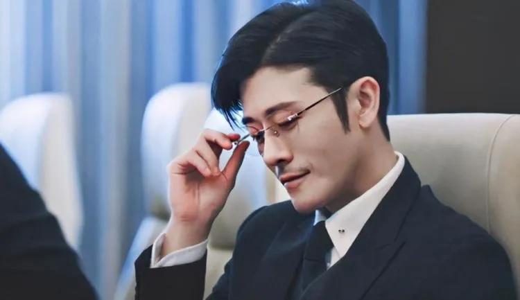 行走的荷尔蒙,这6位越老越有味,大胡茬克制又霸道,气质太绝了