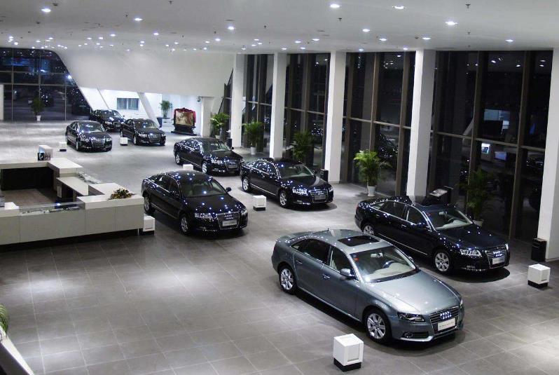 十万左右买个新车还是二手车好,10几万买新车好还是二手车好