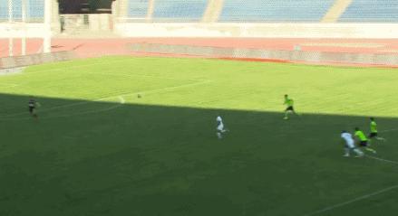 裁判，这球犯规吗？裁判反身一个字：滚！球迷：傅明何“复明”