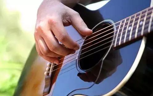 怎么学习吉他最快掌握,老年人学吉他最快的方法