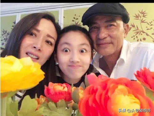 华哥手伤曝光，伤口触目惊心，手指神经被割断