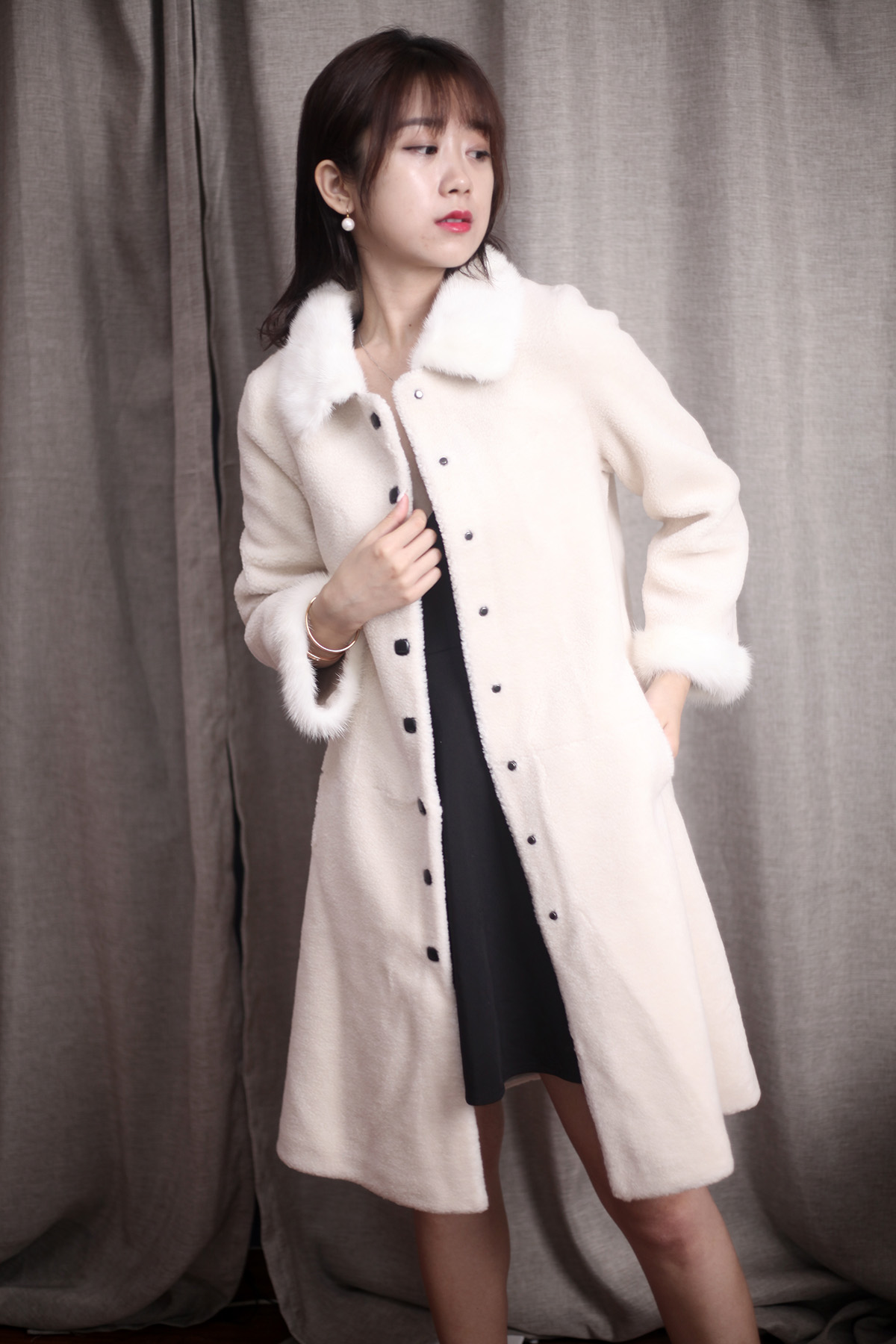 双面羊绒大衣的金标有什么区别,千元衣服怎么辨别真假